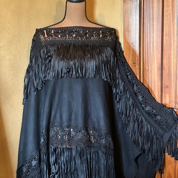 Ralph Lauren Purple Label Fringe Cover - Picture 3 of 10